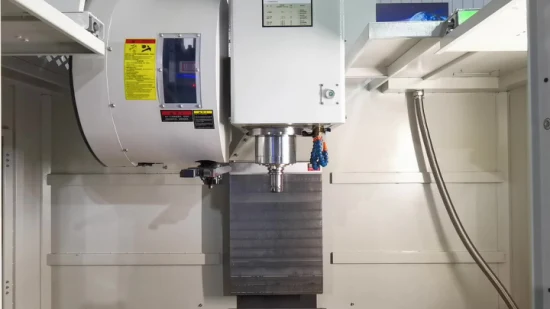 Centre d'usinage CNC de haute qualité Fraiseuse CNC avec technologie allemande (BL-V8/V11)